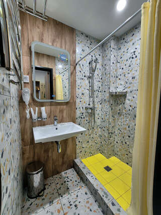 Гостиница Амакс Сафар-отель Казань Стандарт "АМАКС" улучшенный 4-х местный-5