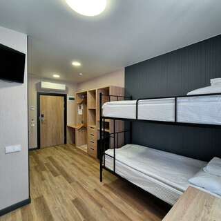 Гостиница Амакс Сафар-отель Казань Стандарт АМАКС 4-местный без окна (2 двухъярусные кровати)-1